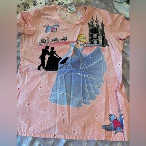 Cinderella top scrub size large very beautiful and unique must have 🩷